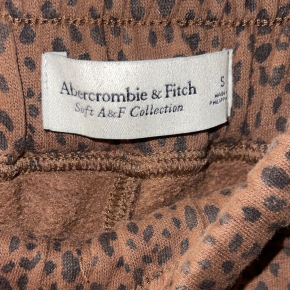 Abercrombie & Fitch Leopard Print City Joggers - Picture 5 of 6